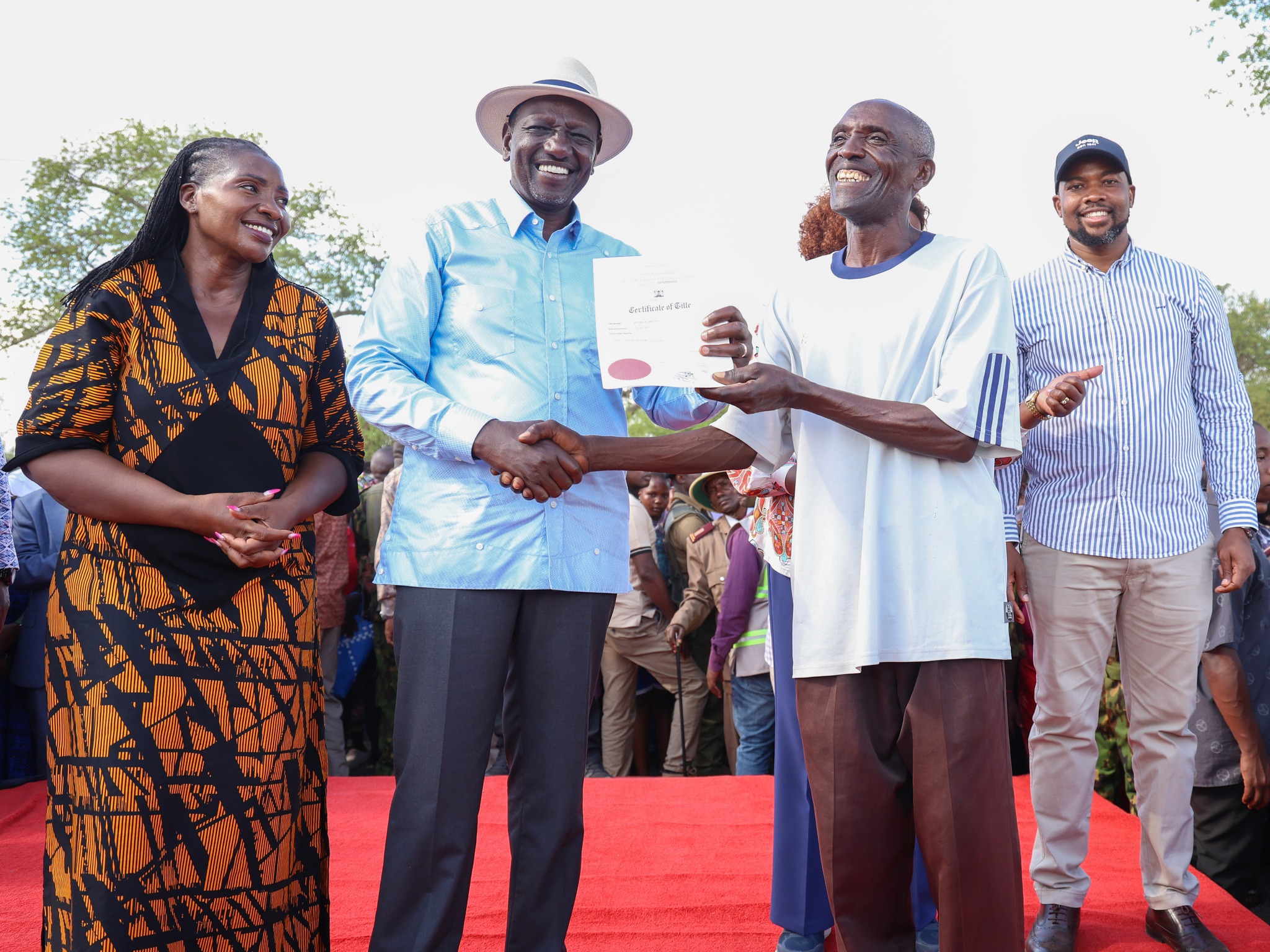 President William Ruto today issued more than 42,000 title deeds in several locations in Kitui County.
