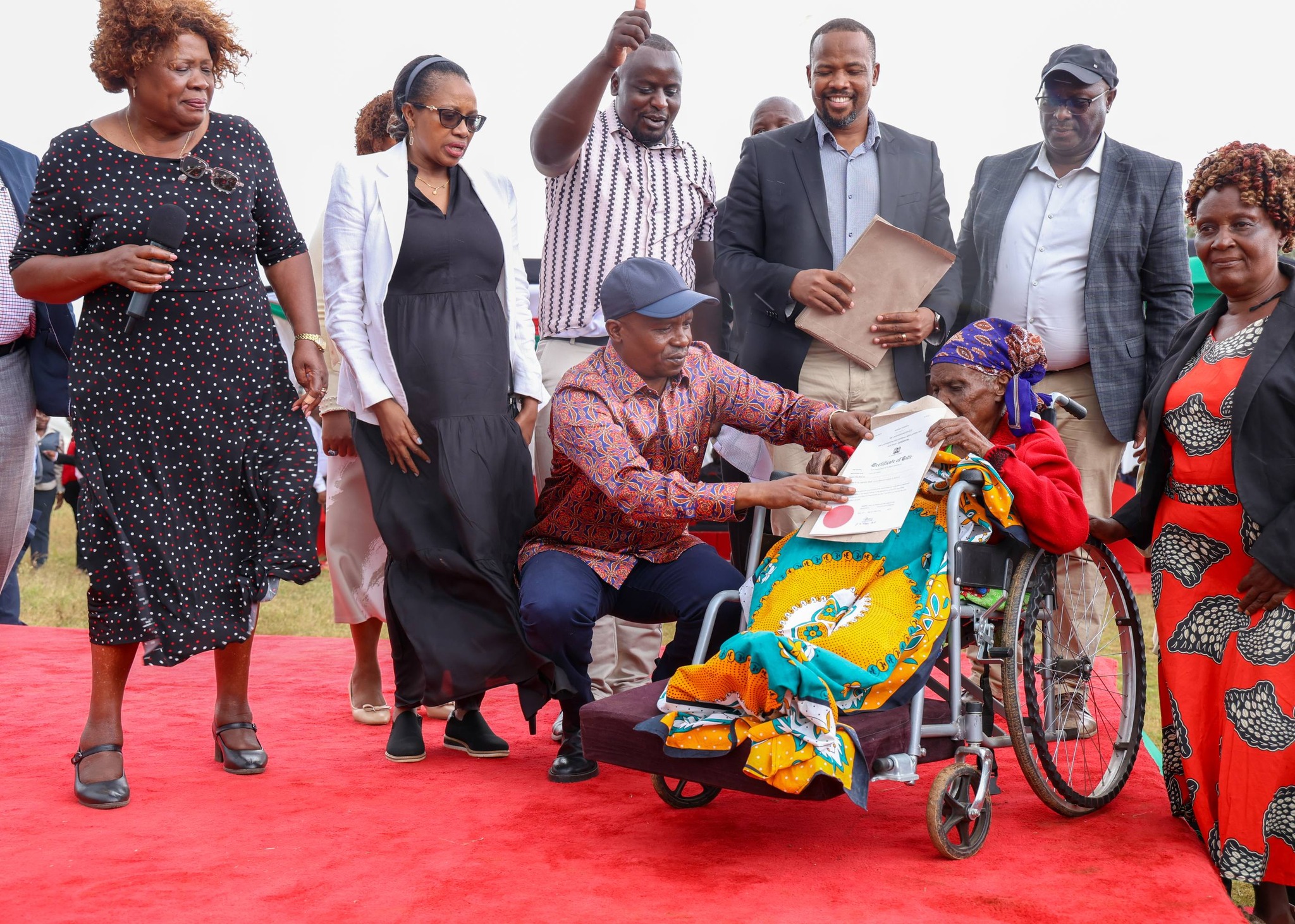 H.E. the Deputy President, Prof. Kithure Kindiki when he issued 116 title deeds to residents of Maai Mahiu