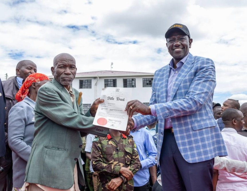 President William Ruto issuing title deeds to Narok County residents on Wednesday, May 7, 2025.