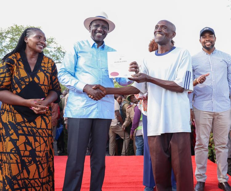 President William Ruto today issued more than 42,000 title deeds in several locations in Kitui County.